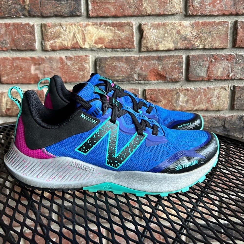 New Balance Womens Dynasoft Nitrel V4 Trail Running Shoe in Blue/Black
